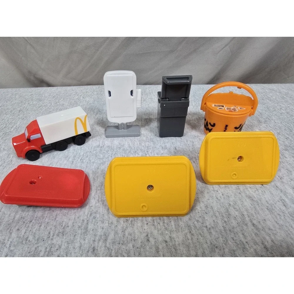 2025 Lil McDonald's Happy Meal Toys Set , Scary Bucket And 2026 Menu Screen